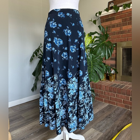 🛍️ Aprie Correll Navy with blue floral skirt with side zipper + button closure - Picture 1 of 7